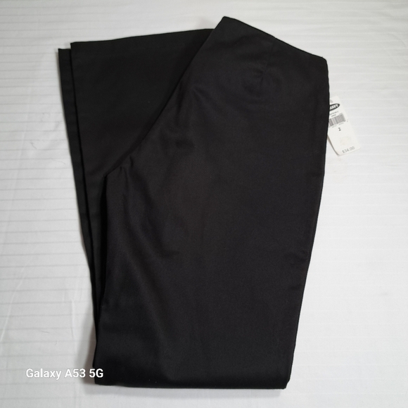 Old Navy Pants - OLD Navy Black Low Waisted Flare Pants Women's Size 2